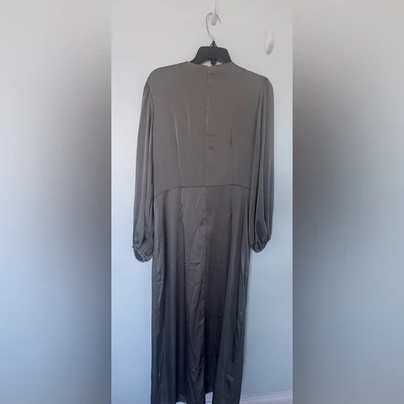 Elegant Dress - Picture 6 of 6